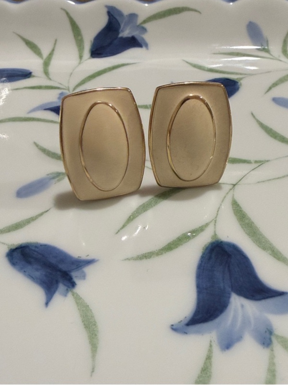 VTG Monet Gold-Tone Cream Oval Accent Clip On Earrings